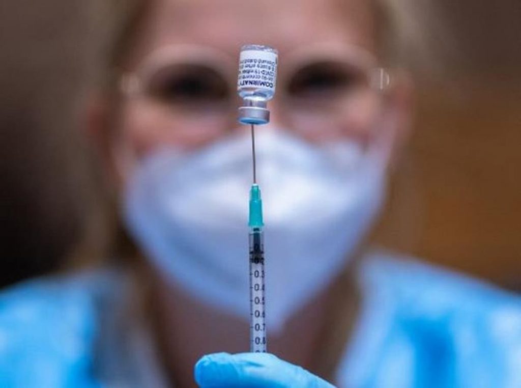 Singapur no pagará tratamiento de covid a pacientes que no quieran vacunarse