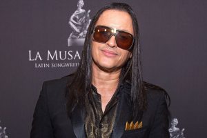 El Cantante Elvis Crespo lanza el disco 