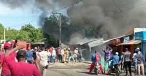 Supuesto contrabando de combustibles provoca incendio en Dajabón