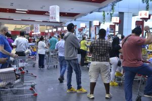 El dinámico “Viernes Negro”: compras navideñas iniciaron FOTO: JHONNY ROSTETAN