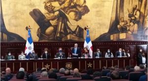 Senado de la República reconoce al gobernador del Banco Central