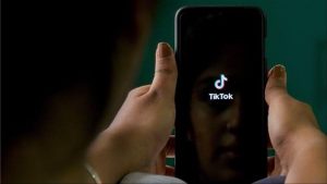 Niña de 10 años muere tras participar en peligroso reto de TikTok