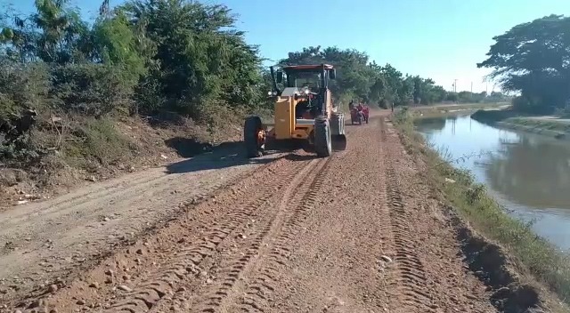 IAD inicia operativo de reparación de caminos interparcelarios