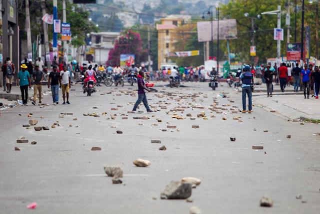 Protestan en las calles de Haití contra el alza de los combustibles