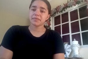 Esposa de bombero fallecido en La Vega denuncia su suegro la amenaza