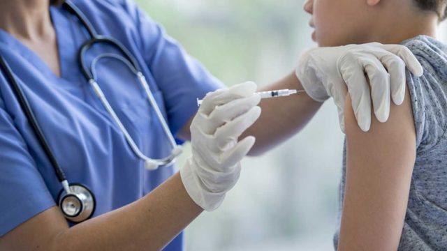 Surgen problemas en NYC por orden obligatoria de vacunarse contra Covid-19