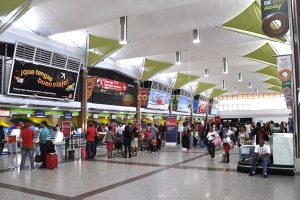 Anuncian reforzamiento de medidas en aeropuertos y destinos turísticos