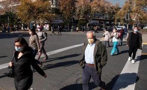 Nueva York impone el uso de mascarillas en espacios de interior públicos