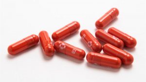 La aprobación de la pastilla de MSD se produce solo un día después de que la FDA autorizara el uso de emergencia de otra píldora anticovid producida por la farmacéutica Pfizer.