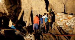 Rescatan a 20 mineros que habían quedado atrapados en una mina