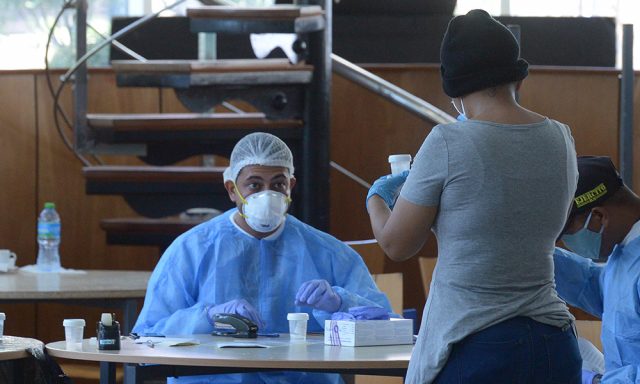 Las autoridades continúan su llamado a la ciudadanía de no bajar la guardia ante esta mortal y variante enfermedad, manteniendo las medidas de higiene y protocolos establecidos