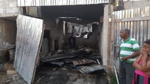 Fuego redujo a cenizas vivienda en Hato Mayor