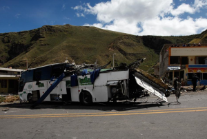 Al menos 9 muertos y 22 heridos en accidente de autobús en la India