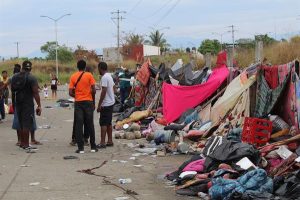 Miles de haitianos desalojados del campamento del sureste de México