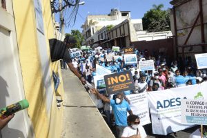 Cientos de personas marchan por el 4.5% para la salud