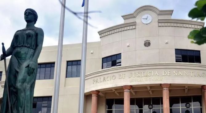 La Fiscalía de Santiago sostiene que López Silverio violó los artículos 379 y 383 del Código Penal Dominicano (CPD