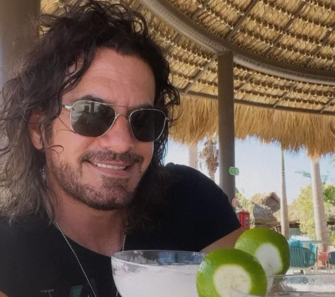 El actor Mario Cimarro disfruta de las bellezas de Puerto Plata