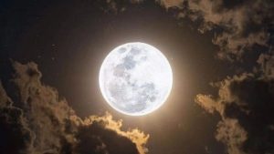 La luna llena más larga del 2021 iluminará el cielo este sábado