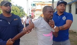 Delincuente haitiano atraca estudiante a plena luz del día