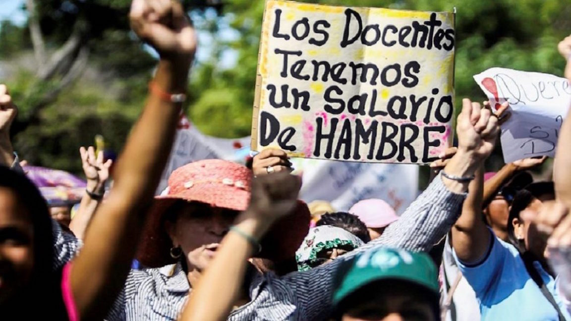 El salario de los profesores en Venezuela es de máximo 11 dólares