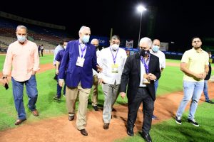 Camacho, Mejía Ortiz y Puello Herrera, complacidos con nuevas luces led del estadio Quisqueya