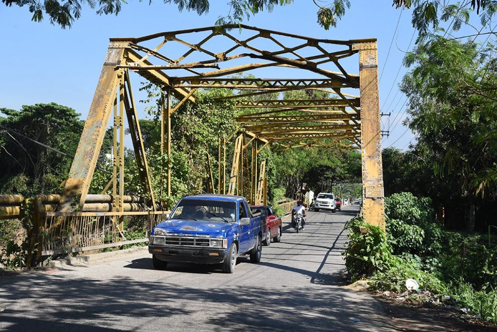 MOPC cierra tránsito de vehículos pesados por el puente Sabaneta