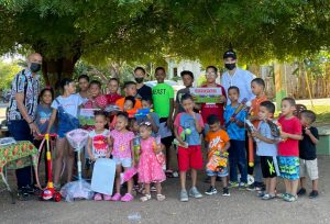 Cientos de niños reciben juguetes el día de Reyes en La Bahía Manzanillo