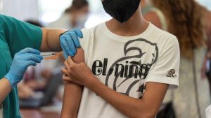 Aprueba la dosis de refuerzo de Pfizer para los niños de 12 a 15 años