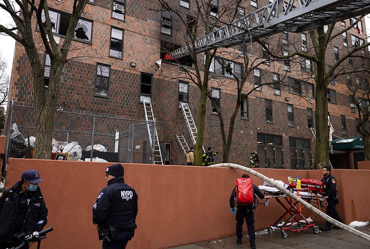 Ofrecen servicios para afectados por mortal fuego en El Bronx; alertan sobre estafas