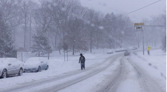 Miles sin electricidad y vuelos cancelados en EEUU por tormenta inverna