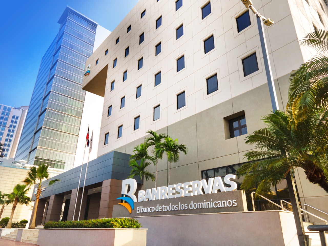En el ámbito local recientemente Banreservas recibió 42 certificaciones del Sello de Buenas Prácticas Inclusivas “RD Incluye”, por la adecuación física de 41