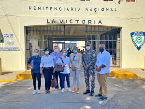 En el recinto hay una cantidad indeterminada de perros y gatos, conejos, gallos, patos, entre otros animales, que representan un riesgo a la salubridad.