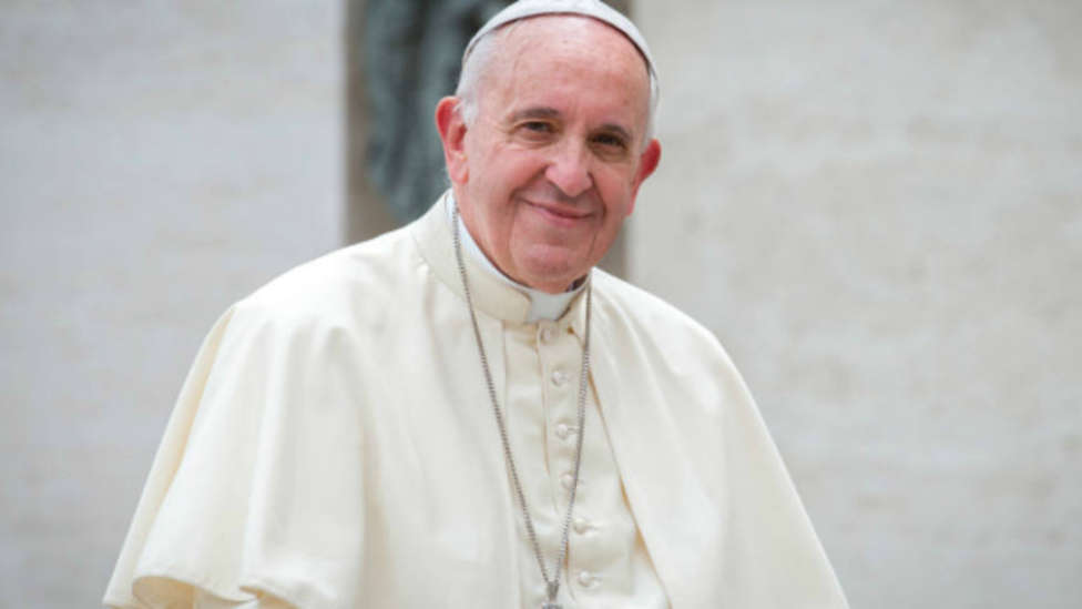 El papa envía ayuda a Filipinas y a migrantes en frontera de Bielorrusia