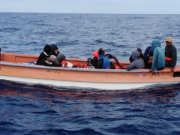 Rescata con vida 22 indocumentados en yola con destino a Puerto Rico