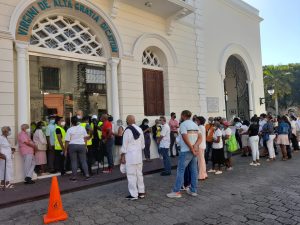 Fieles dicen presente para venerar a la protectora del pueblo dominicano