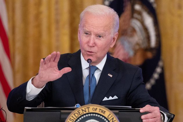 Biden llama "estúpido hijo de puta" a un periodista de Fox News