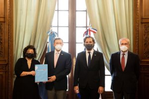 RD y Argentina firman convenios para trasplantes en niños