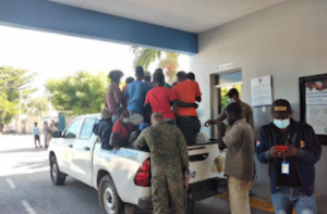 Migración detiene decenas de ilegales haitianos en Barahona