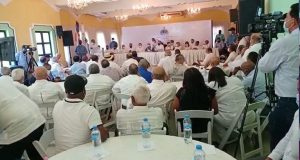 Presidente Abinader sostiene encuentro con productores de San Juan