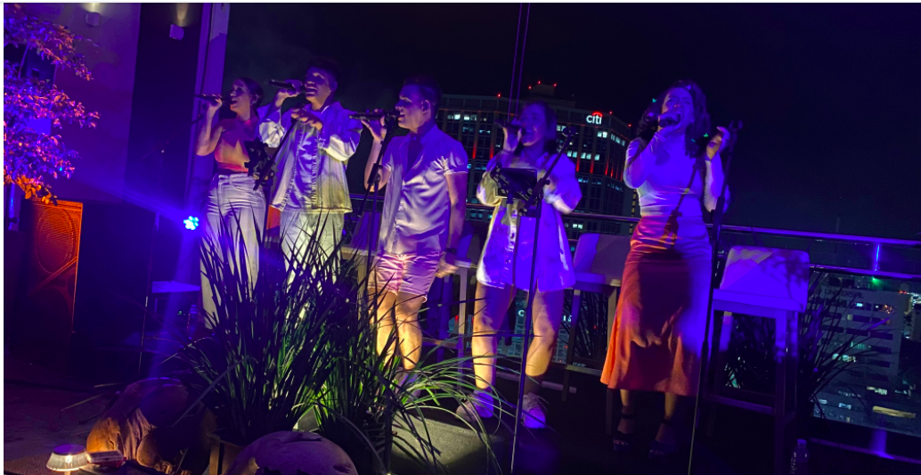 Qüinto llena el rooftop del Hotel Homewood en concierto