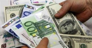 El euro cae tras el aumento de las sanciones contra Rusia
