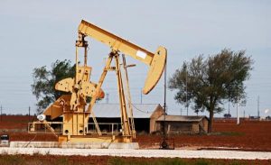 El crudo de Texas sube un fuerte 3,6 % y cierra en 93,10 dólares el barril