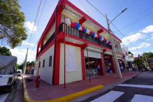 El acto inaugural del edificio del Cuerpo de Bomberos Leandro Lépido Grullón fue encabezado por el presidente de la nueva Liga Municipal Dominicana, Víctor D'Aza