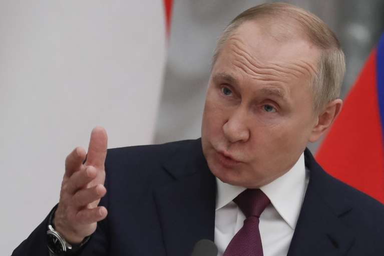 Putin ordena poner fuerza en "régimen especial" tras declaración de OTAN