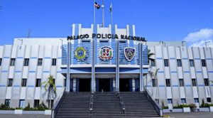 Los informes preliminares establecen que el raso policial, en el momento de ocurrir el hecho, en la calle Villa del Yaque del sector San Pablo