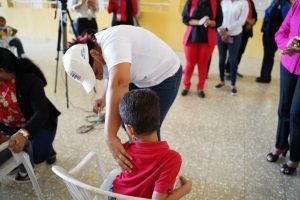 Vacunan cerca de 12 mil niños de 5 a 11 años en primer día de jornada