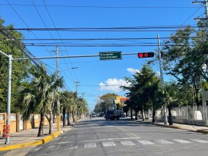 Alcaldía coloca semáforos inteligentes en calles y avenidas de Higüey