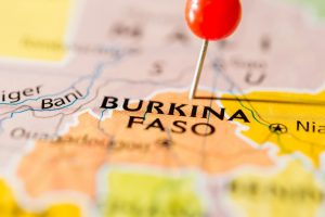 Suben a 60 los muertos en la explosión de una mina de oro en Burkina