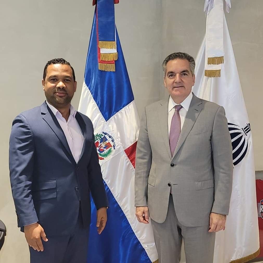 Alcalde de las Terrenas firma convenio con la liga Municipal Dominicana