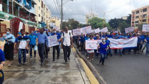 La concentración de los maestros en las afueras de los distritos educativos mermó la asistencia de estudiantes en las aulas.